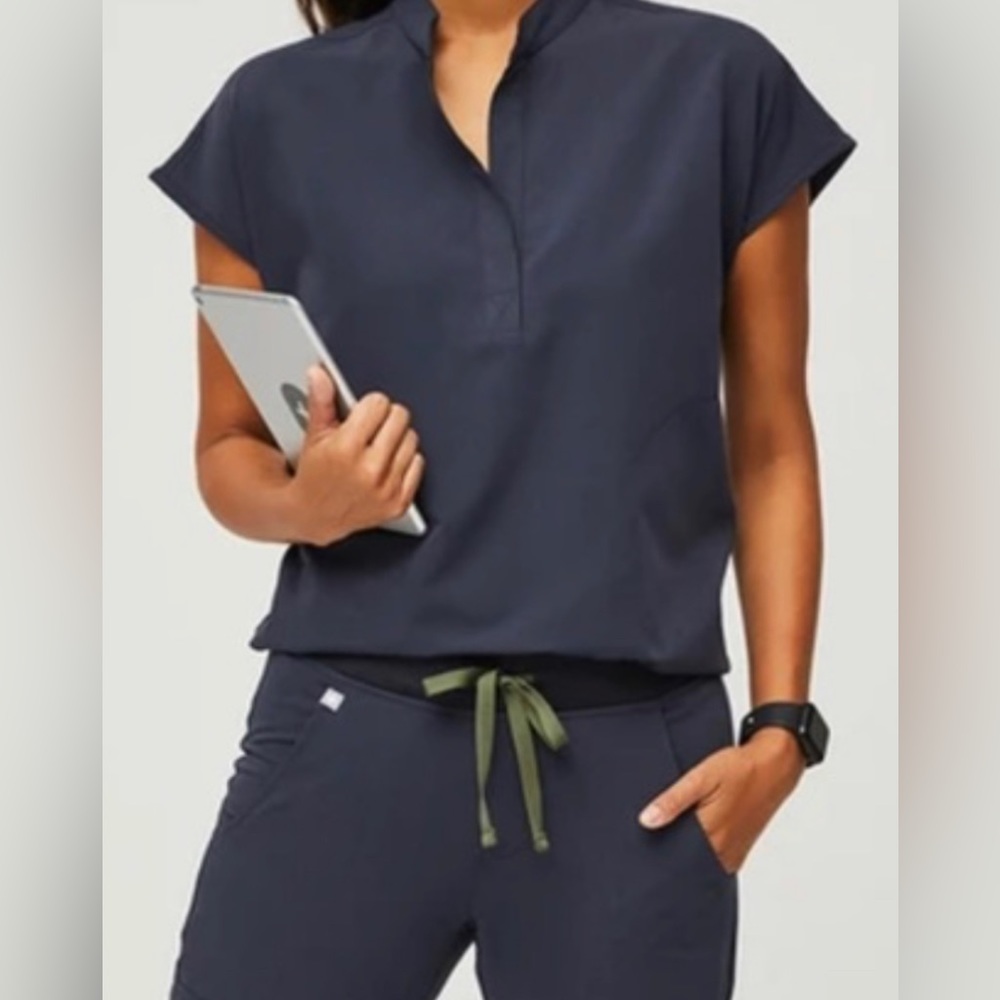 Figs Quiet Navy Livingston Basic Pants XS & Rafaela Mandarin Collar Top XXS
